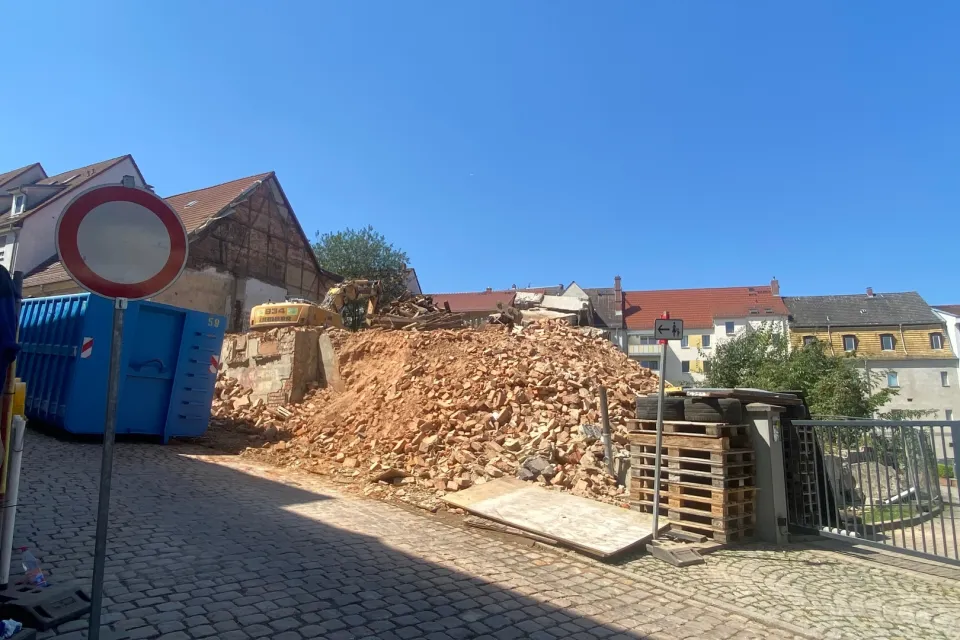 Abrissarbeiten an den Gebäuden Kesselgasse 5 bis 7 im Auftrag der SWG. /  ©Silke Konzag