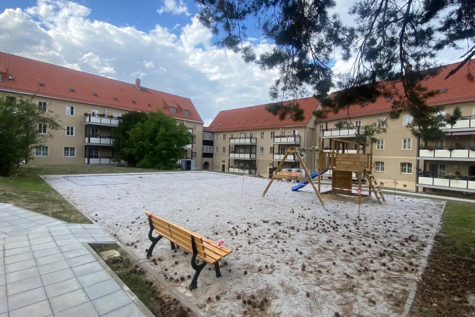 Die denkmalgerechte Instandsetzung der Wohnanlage Südstraße/Käthe-Kollwitz-Straße stellte hohe Anforderungen an Planung und Ausführung. Das Ingenieur- und Planungsbüro Holger Döbelt GmbH & Co. KG überzeugte dabei mit einem sensiblen Umgang mit der historischen Bausubstanz. / © Silke Konzag
