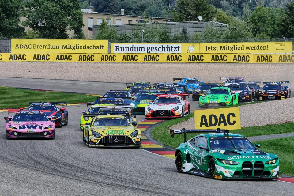 Start des 13. Rennen der DTM Saison 2026 – BMW vor Mercedes und Ferrari. © Peter A. Schubert
