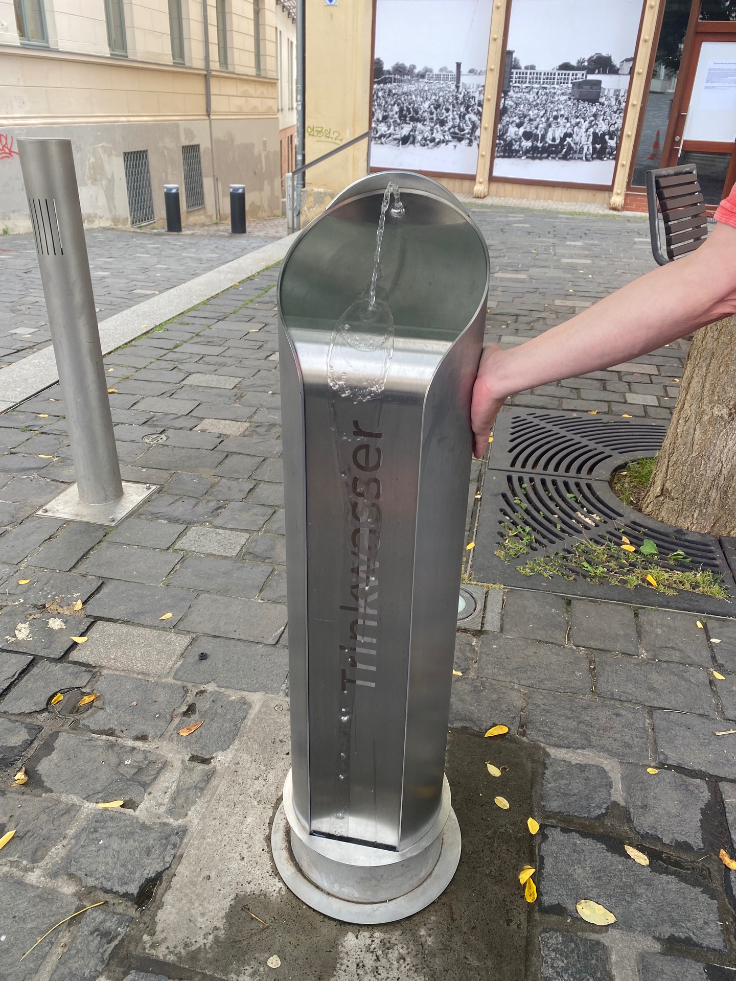 Unterirdische Schaltzentrale für neuen Trinkwasserspender und Springbrunnen auf dem Altenburger Marktplatz. Fotos (2): © Silke Konzag